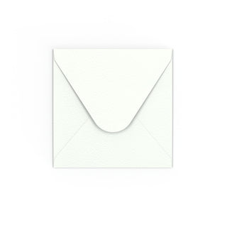 Weißes Kuvert mit Hammerschlagstruktur 110x100 mm