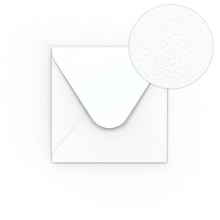 Weißes Kuvert mit Hammerschlagstruktur 110x100 mm